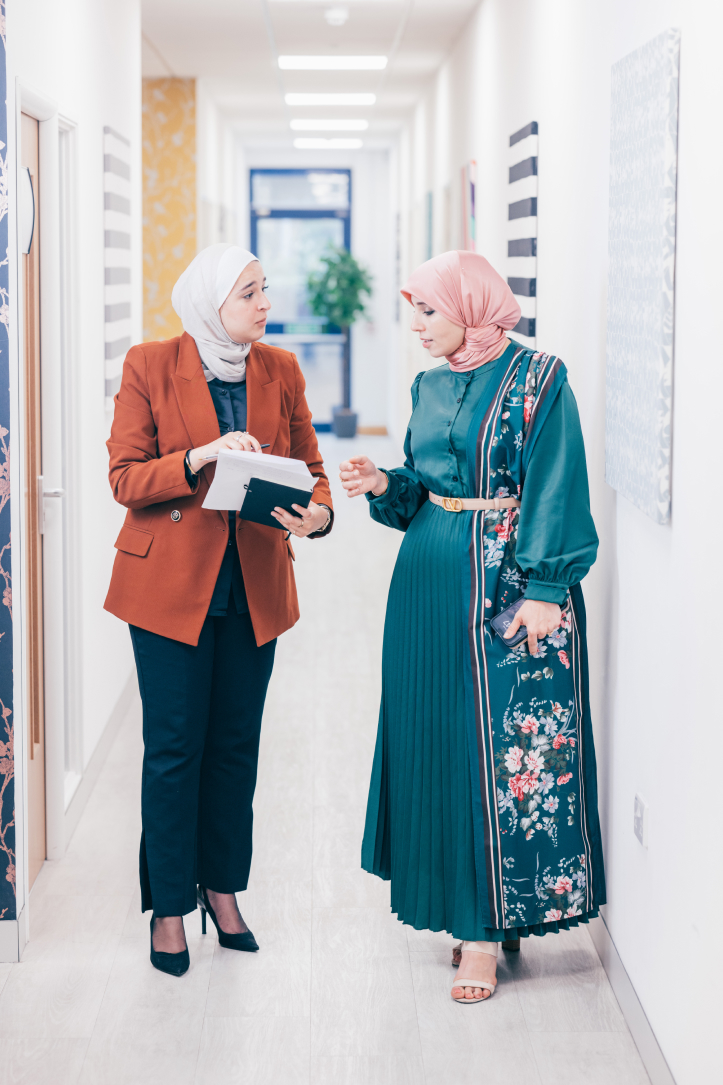 <strong>building strong relationships</strong>